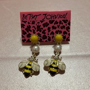 Betsey Johnson bees 🐝 dangling earrings